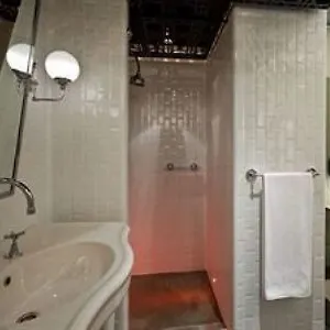Otel Conti ****